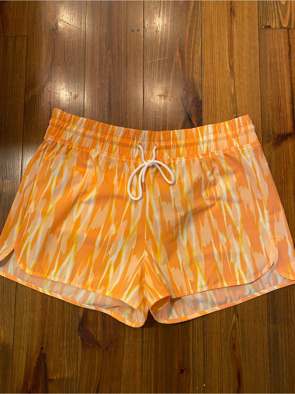 Eddie Bauer Women’s Tidal High Rise Shorts/Swim Shorts Abstract Mango NWT